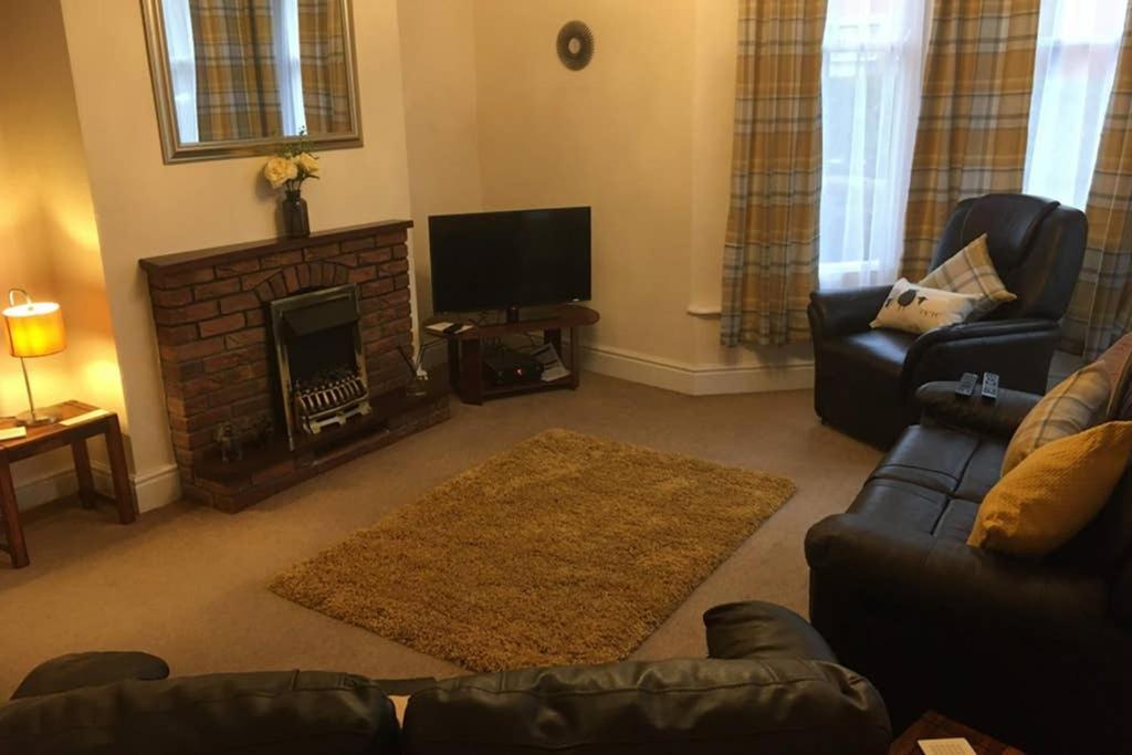 Spacious & Cozy Mid Wales Town Centre Apartment, With Bike Storage Llandrindod Wells Eksteriør bilde