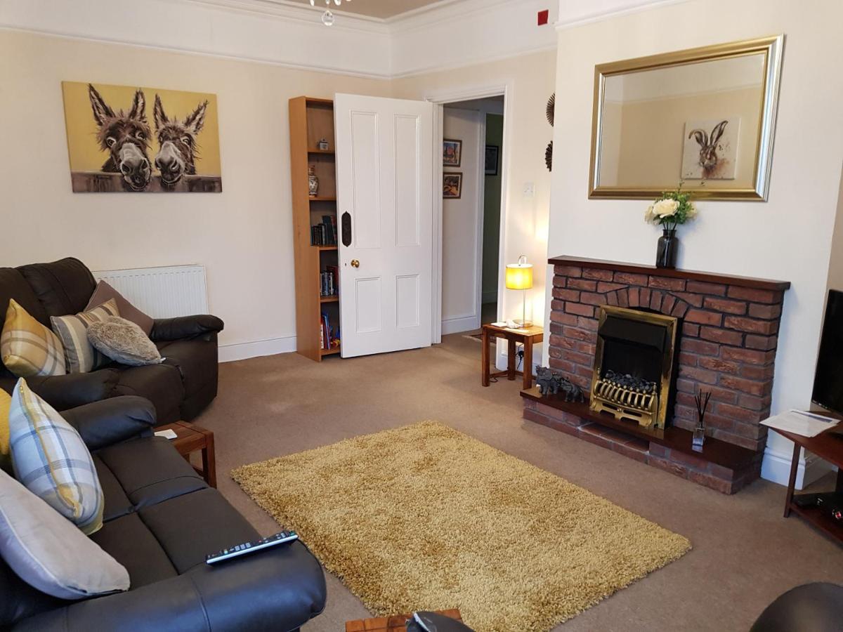 Spacious & Cozy Mid Wales Town Centre Apartment, With Bike Storage Llandrindod Wells Eksteriør bilde