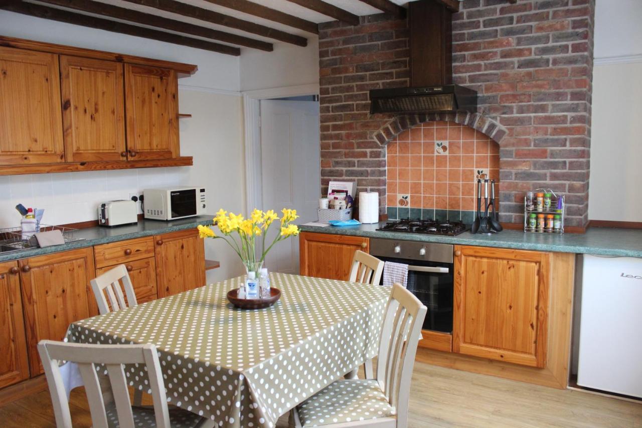 Spacious & Cozy Mid Wales Town Centre Apartment, With Bike Storage Llandrindod Wells Eksteriør bilde