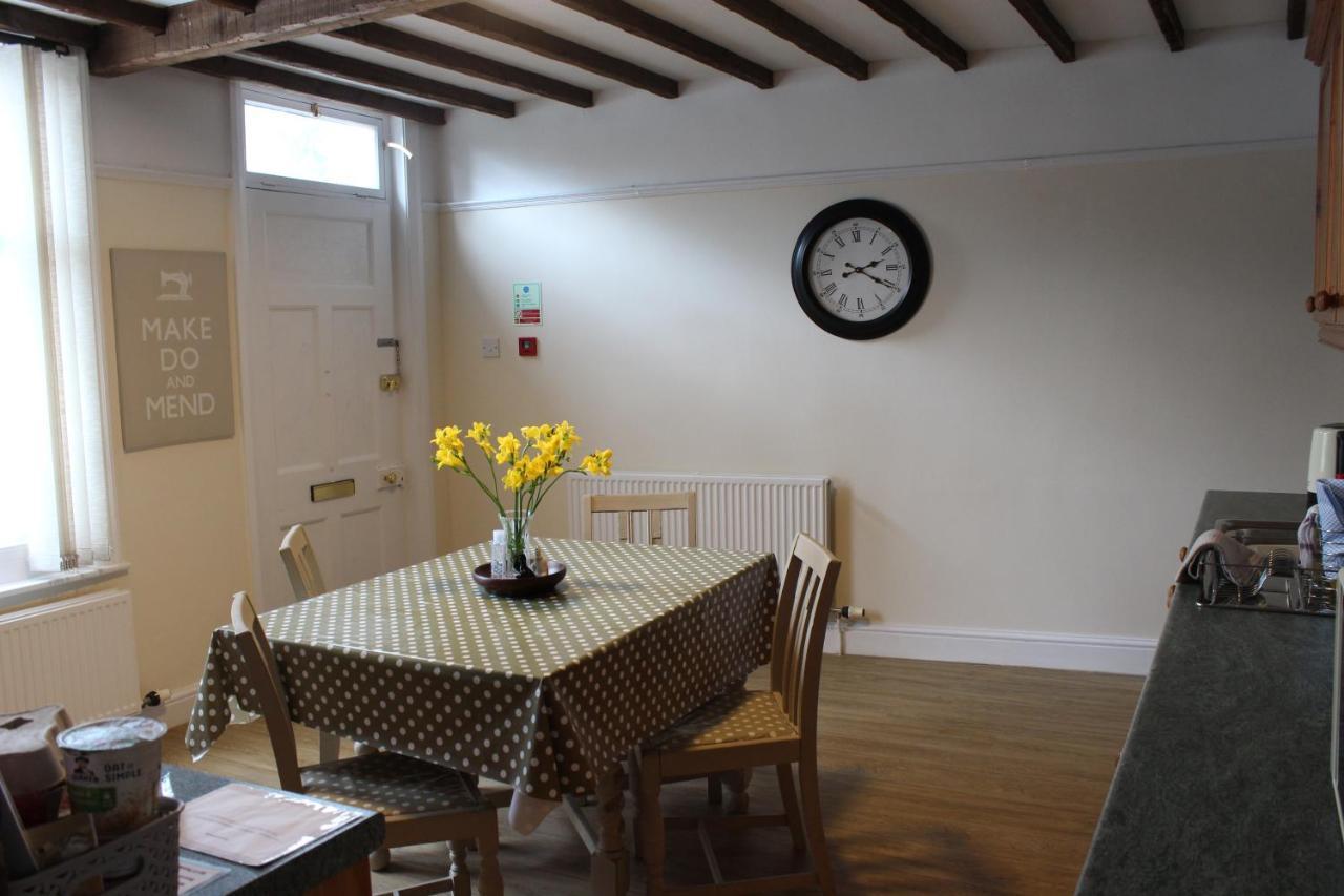 Spacious & Cozy Mid Wales Town Centre Apartment, With Bike Storage Llandrindod Wells Eksteriør bilde